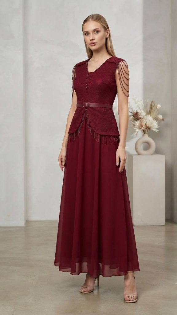 Dantel Peplum Detaylı ve Zincir Süslemeli Elbise